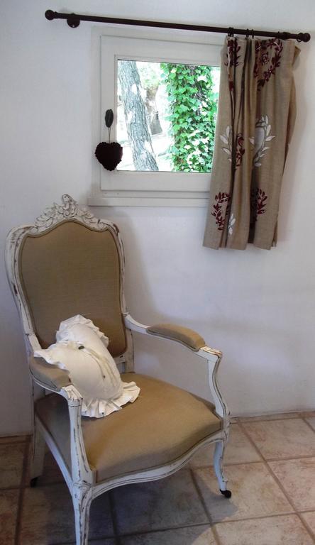 La Bastide Du Vallon Guest House Saumane-de-Vaucluse Room photo