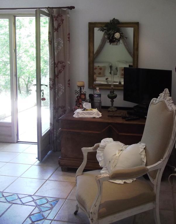 La Bastide Du Vallon Guest House Saumane-de-Vaucluse Room photo