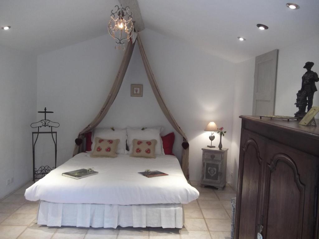 La Bastide Du Vallon Guest House Saumane-de-Vaucluse Room photo